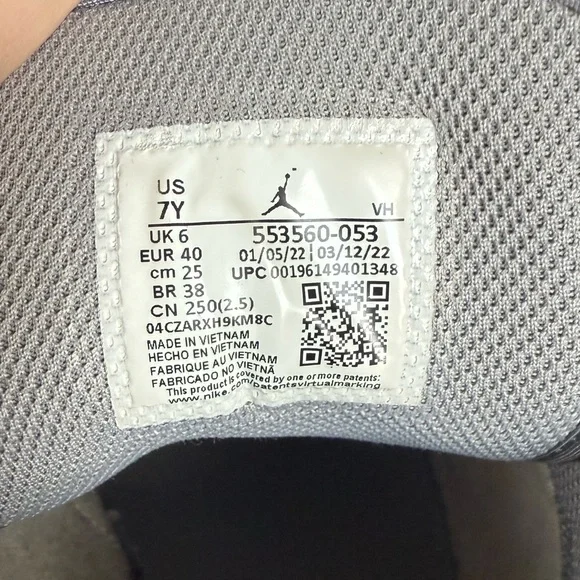 Nike Jordan grey sneakers - Picture 2 of 4